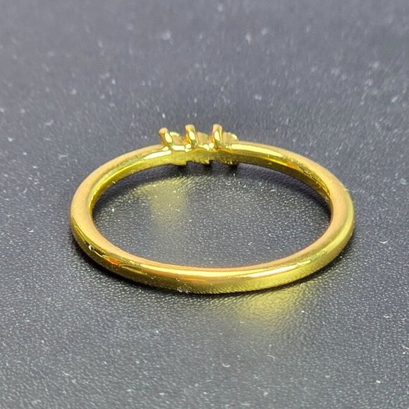 Golden Ring With Triple CZ Stones Size 8 (NWOT) - Picture 4 of 6